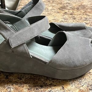 Chocolat Blu Wagga Gray Wedge Sandals